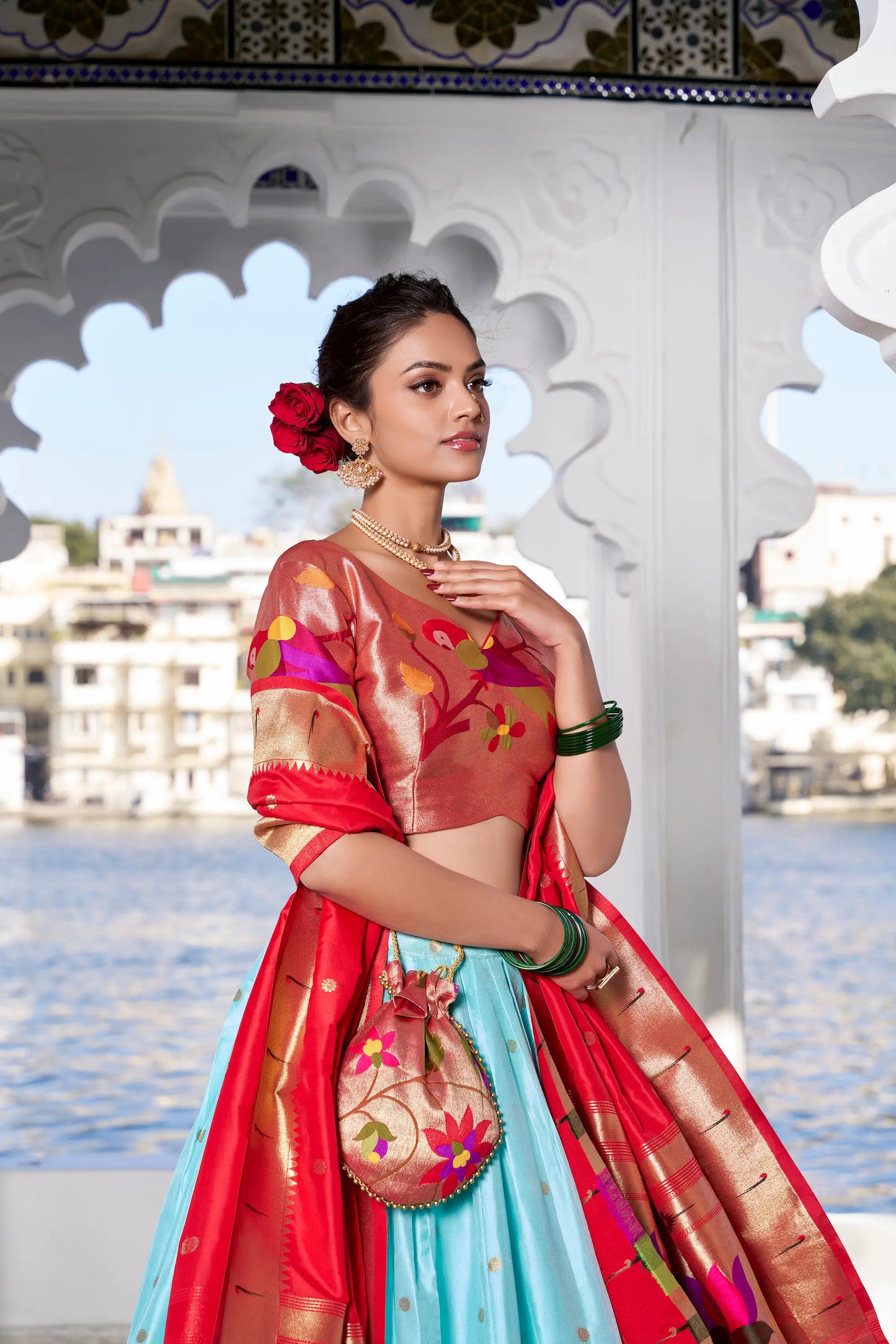 Lehenga Choli Paithani bleu mer en soie jacquard avec tissage Zari