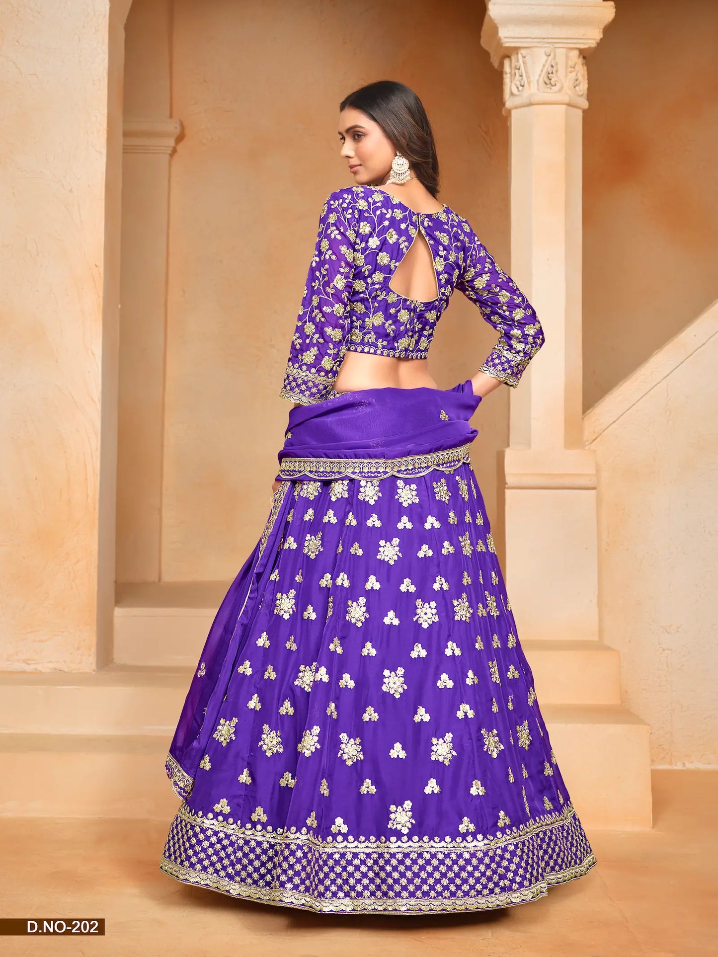 Lehenga Choli Violet en Organza avec Broderie en Fils et Sequins