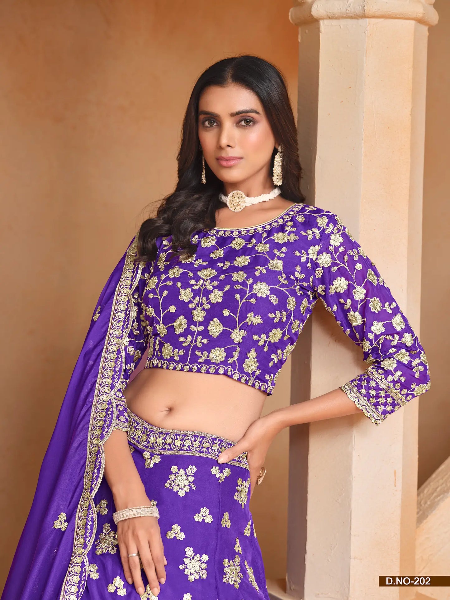 Lehenga Choli Violet en Organza avec Broderie en Fils et Sequins
