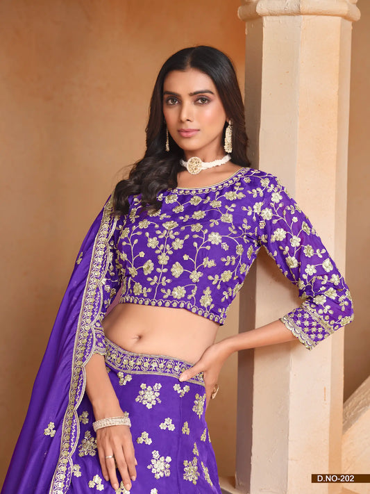 Lehenga Choli Violet en Organza avec Broderie en Fils et Sequins