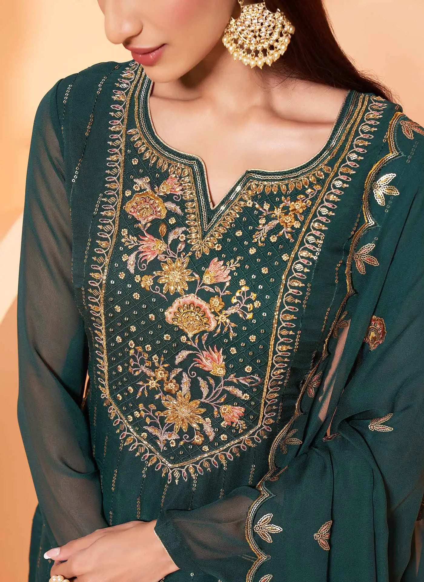 Dunkelgrünes und limettengrünes Georgette-Sharara-Set mit schwerer Stickerei, begleitet von einem passenden Dupatta