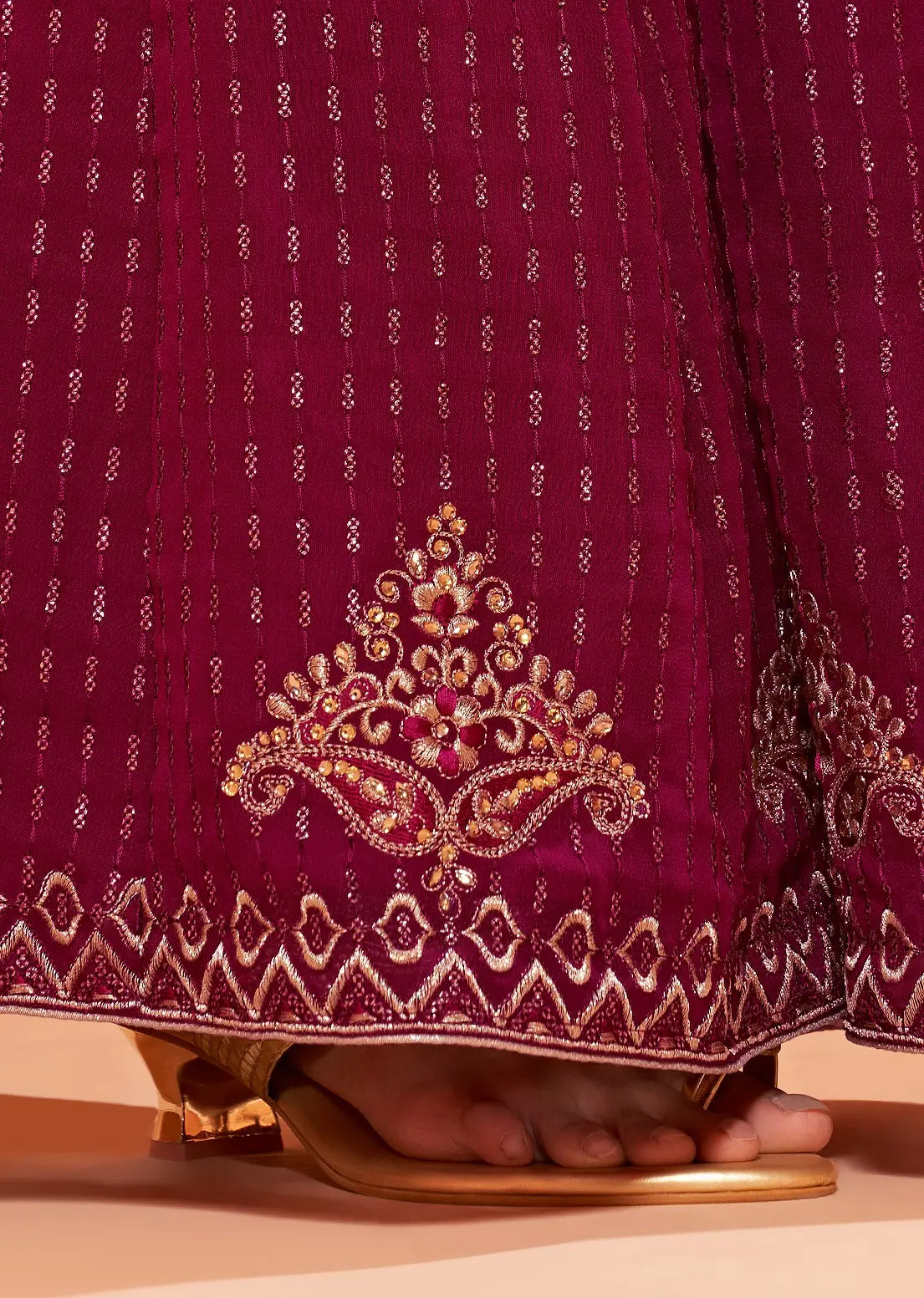 Magenta-pinkes Georgette-Sharara-Set mit Paillettenstickerei und Dupatta
