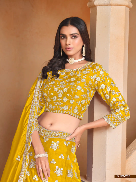 Lehenga Choli Jaune en Organza avec Broderie en Fils et Sequins