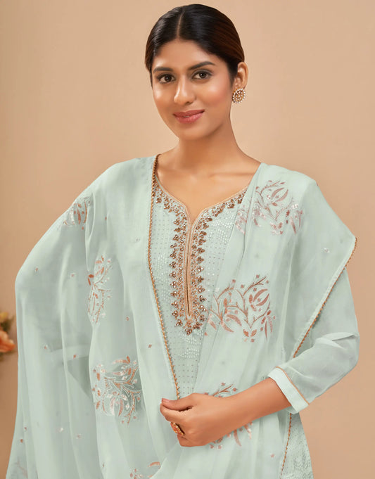 Ensemble Salwar bleu doux en georgette avec broderie de sequins et dupatta