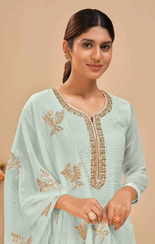 Ensemble salwar en georgette bleu ciel avec broderie sequins et dupatta