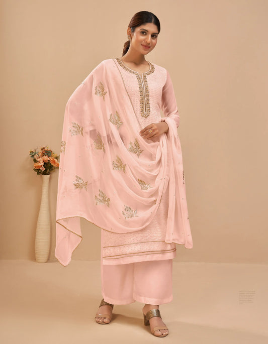 Salwar suit en georgette pêche avec broderie en sequins et dupatta