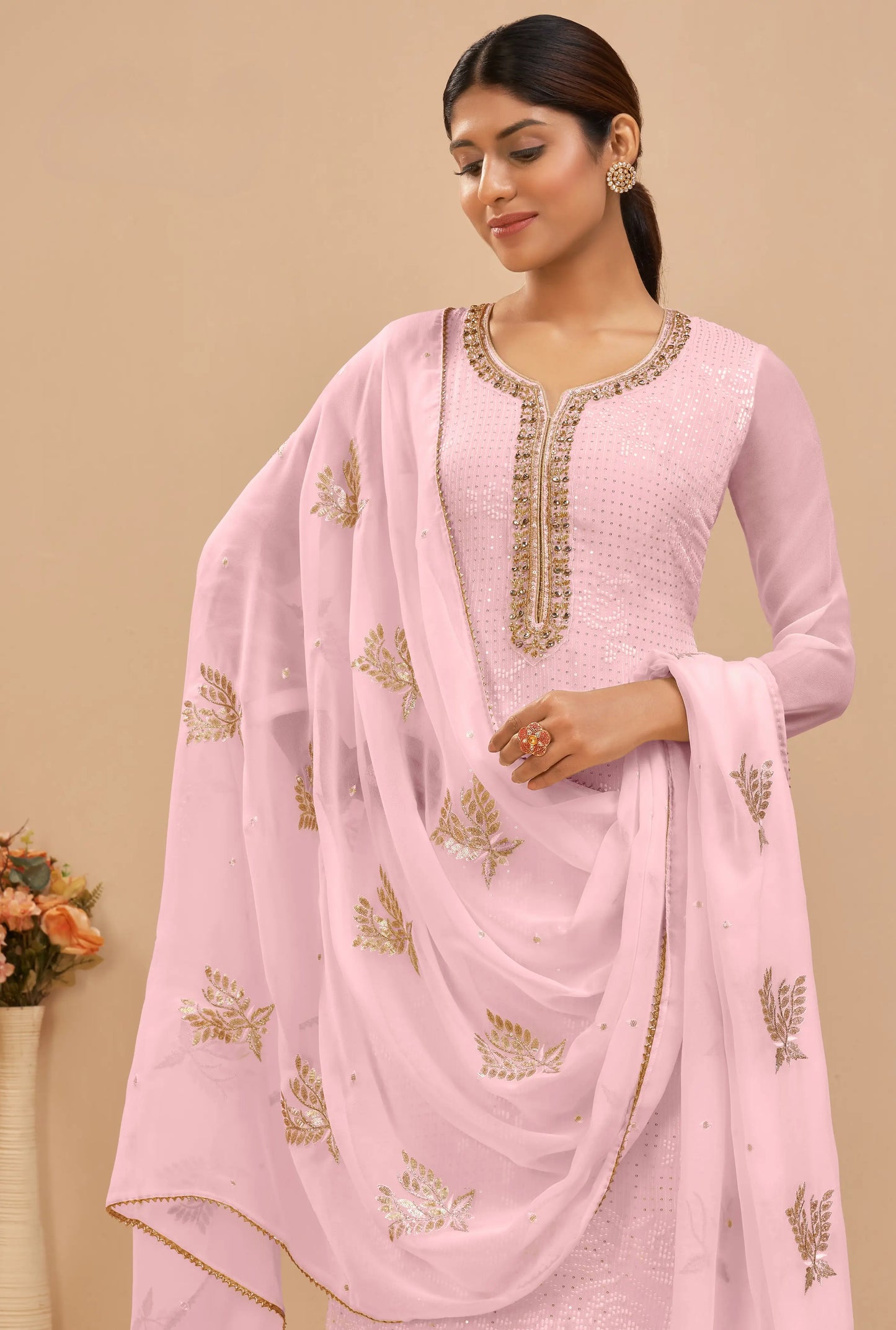 Ensemble Salwar Rose Tendre Poudré en Georgette avec Broderies de Sequins