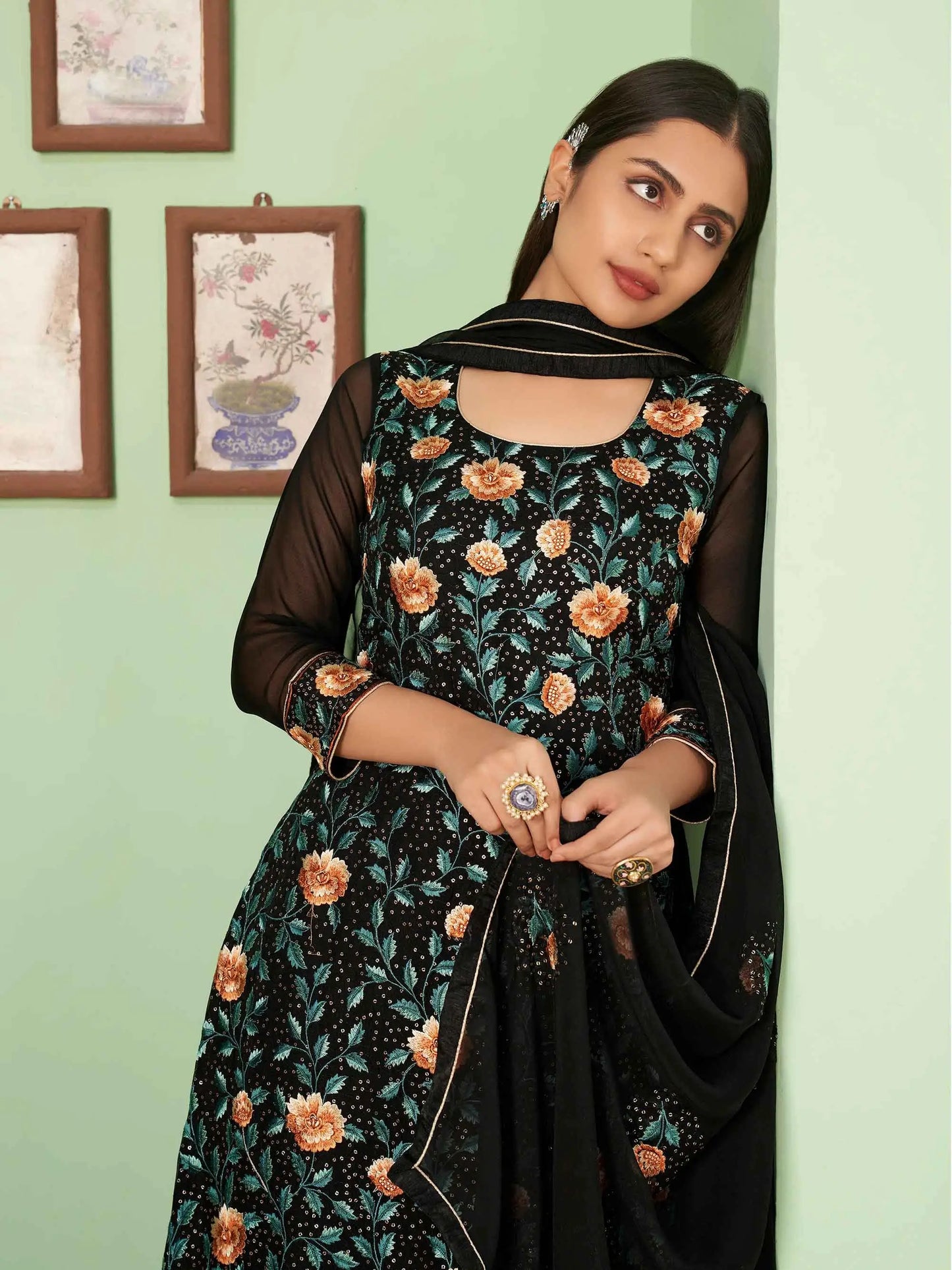Schickes schwarzes Sharara Palazzo Set | Traditionelles Georgette Kleid | Abendgarderobe mit raffinierter Stickerei