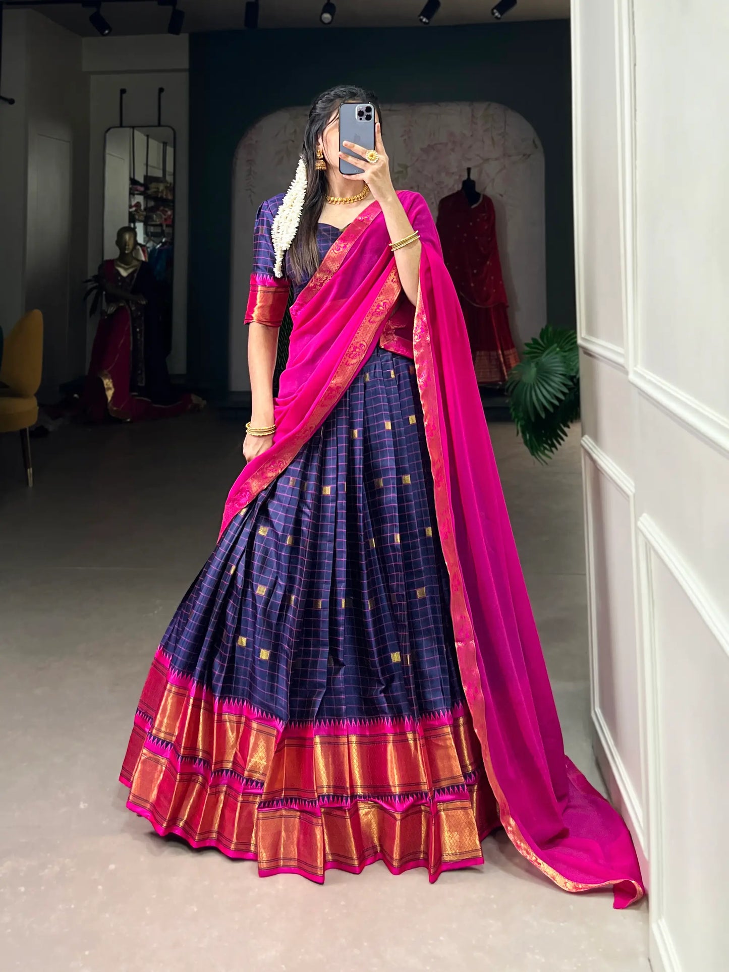 Marineblauer Lehenga Choli aus Baumwolle und Seide mit Paithani-Webarbeit
