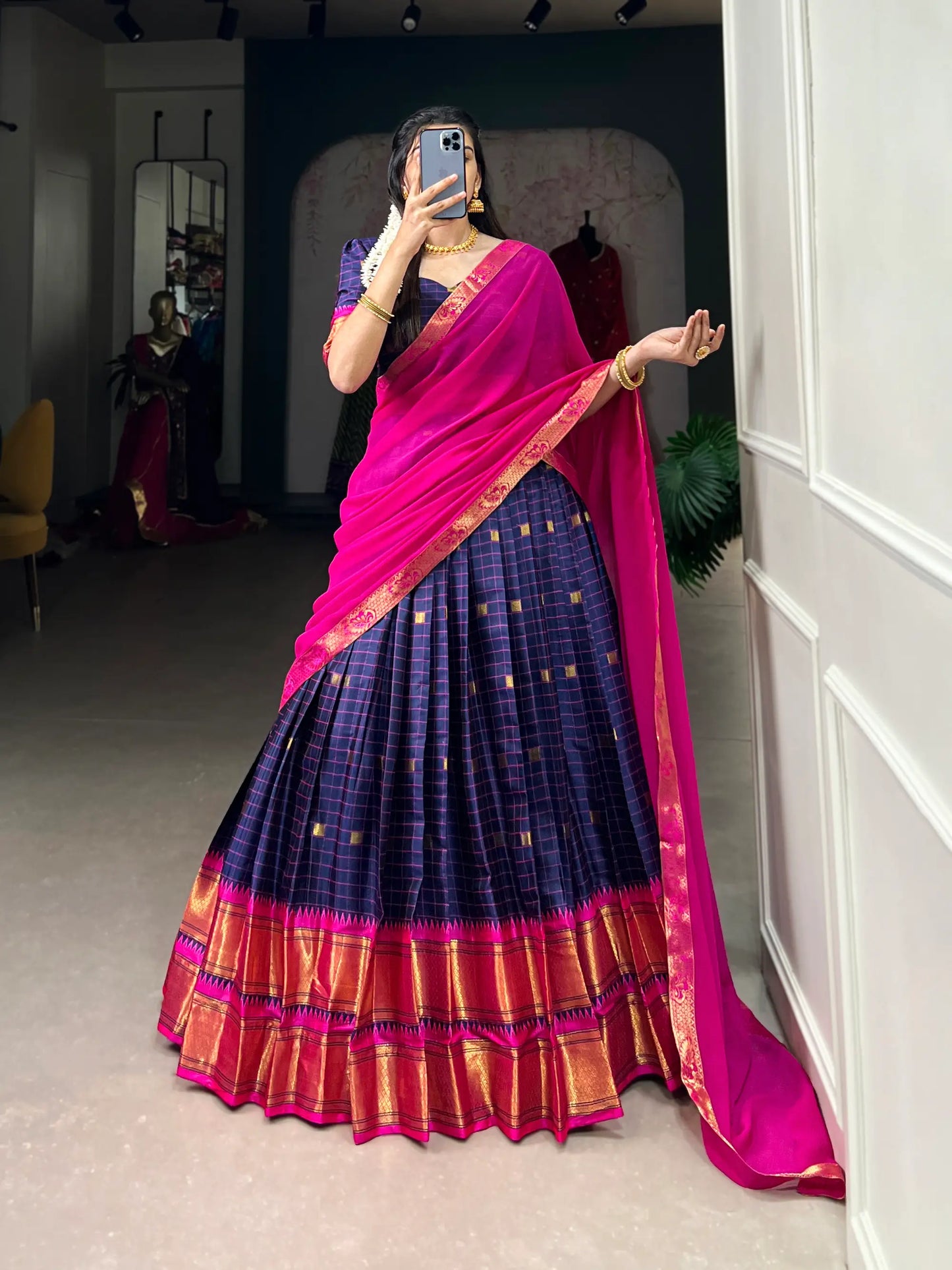 Marineblauer Lehenga Choli aus Baumwolle und Seide mit Paithani-Webarbeit