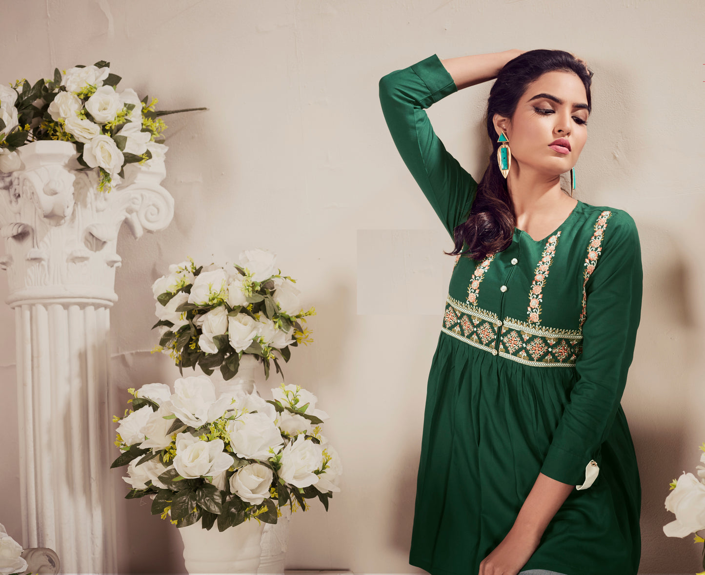 Grünes, schweres, kurzes Kurta-Top im Designer-Stil aus Viskose