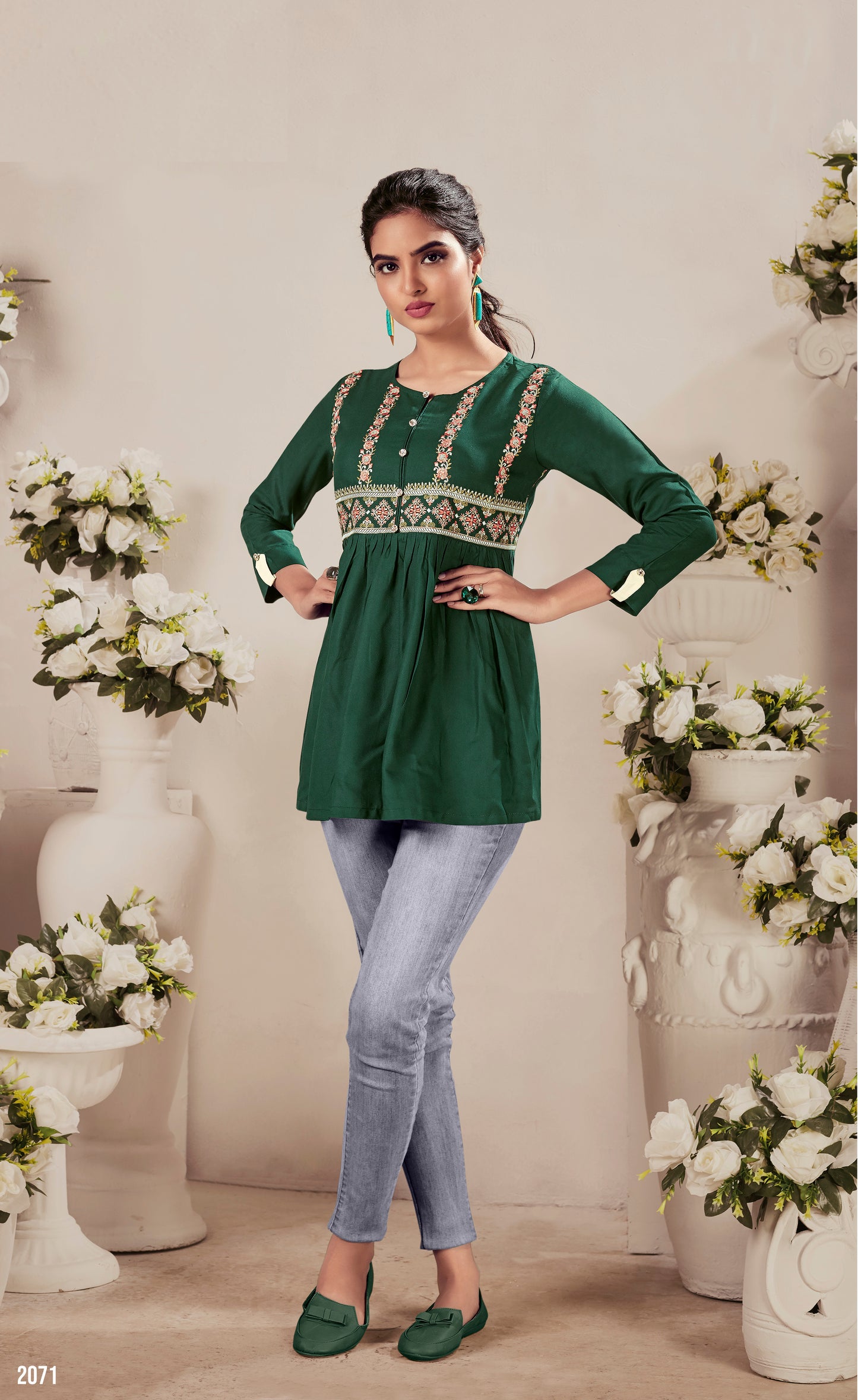 Grünes, schweres, kurzes Kurta-Top im Designer-Stil aus Viskose