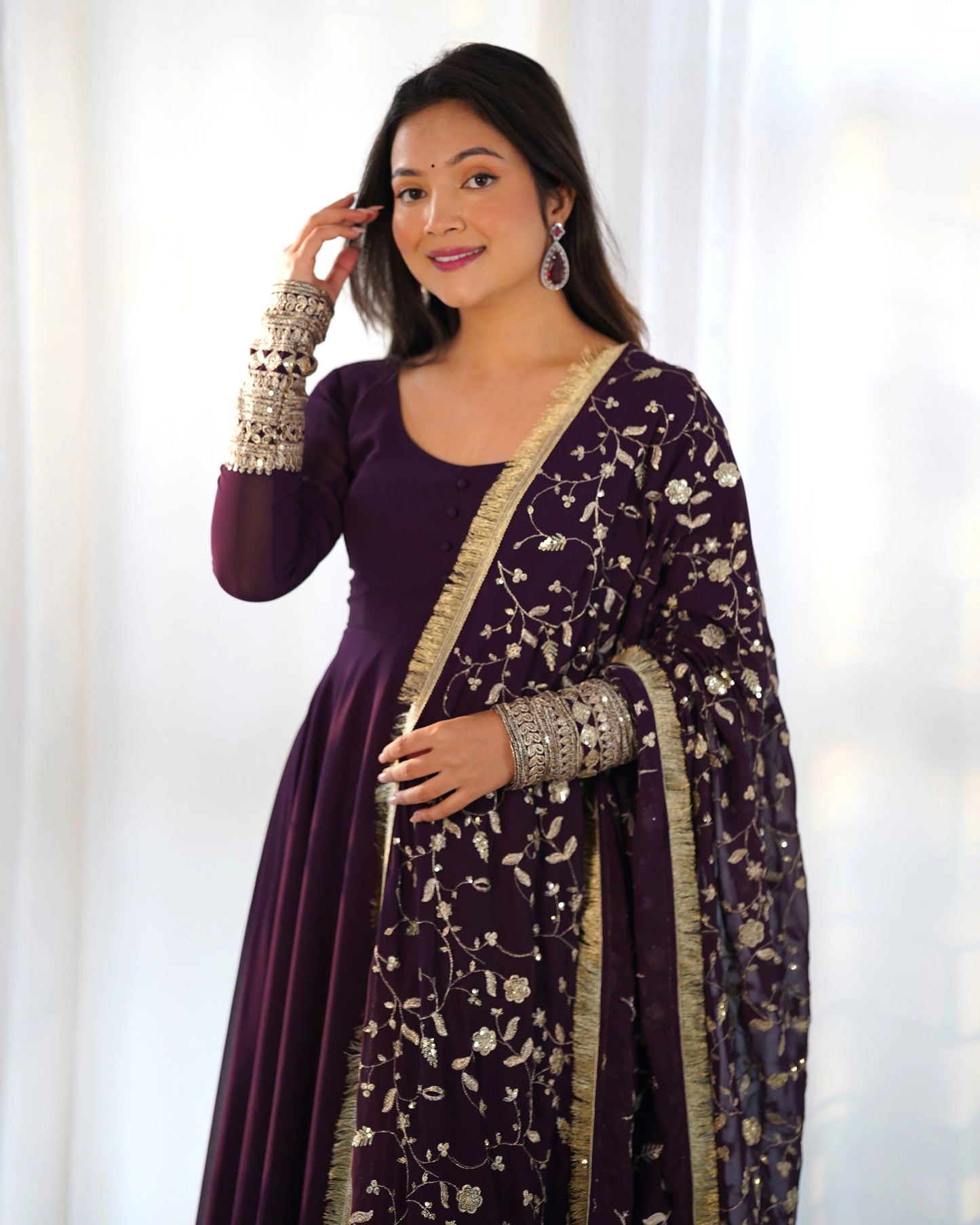 Romantisches traubenviolettes Maxi-Anarkali-Kleid-Set mit Stickerei