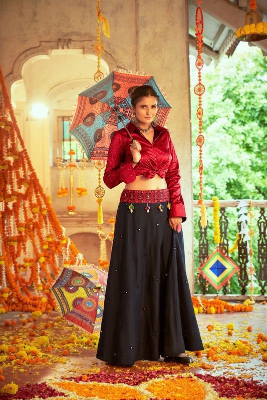Ensemble Lehenga choli noir et rouge spécial Navratri avec blouse style chemise en coton et soie