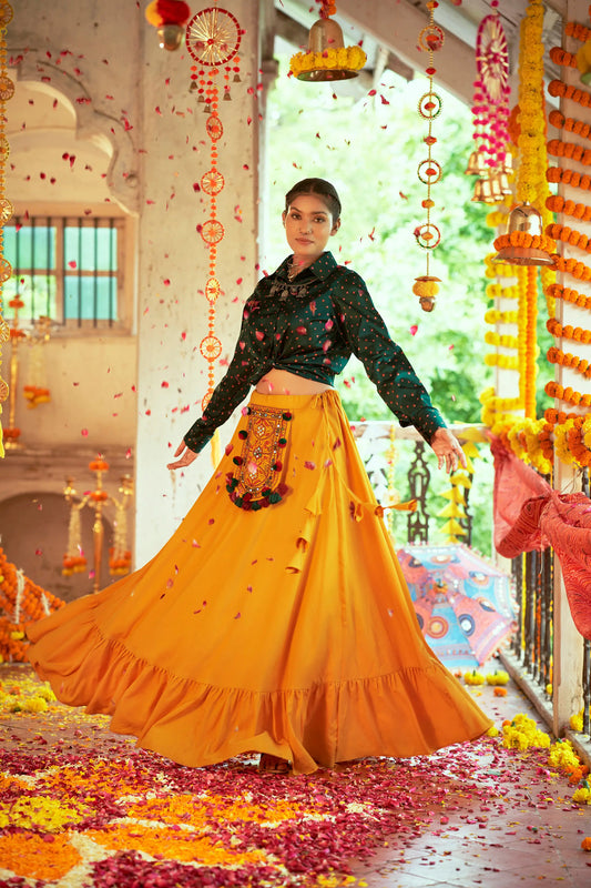 Ensemble Lehenga choli vert et jaune spécial Navratri avec blouse style chemise en coton et soie