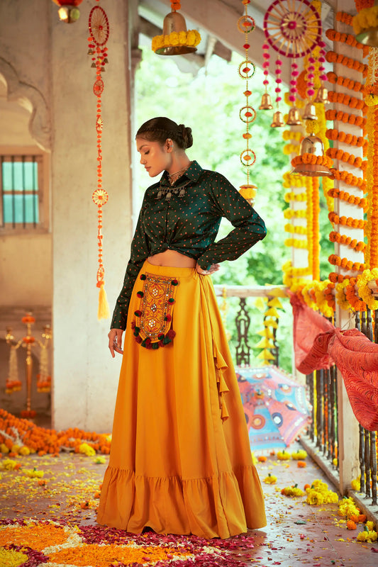 Ensemble Lehenga choli vert et jaune spécial Navratri avec blouse style chemise en coton et soie