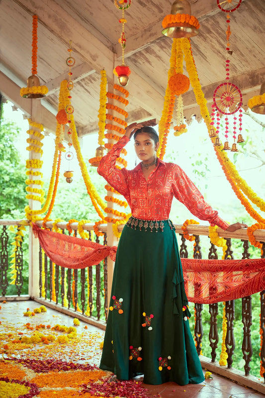 Ensemble Lehenga choli rouge et vert spécial Navratri avec blouse style chemise en coton et soie