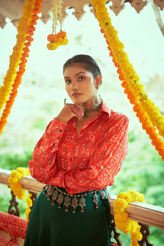 Ensemble Lehenga choli rouge et vert spécial Navratri avec blouse style chemise en coton et soie