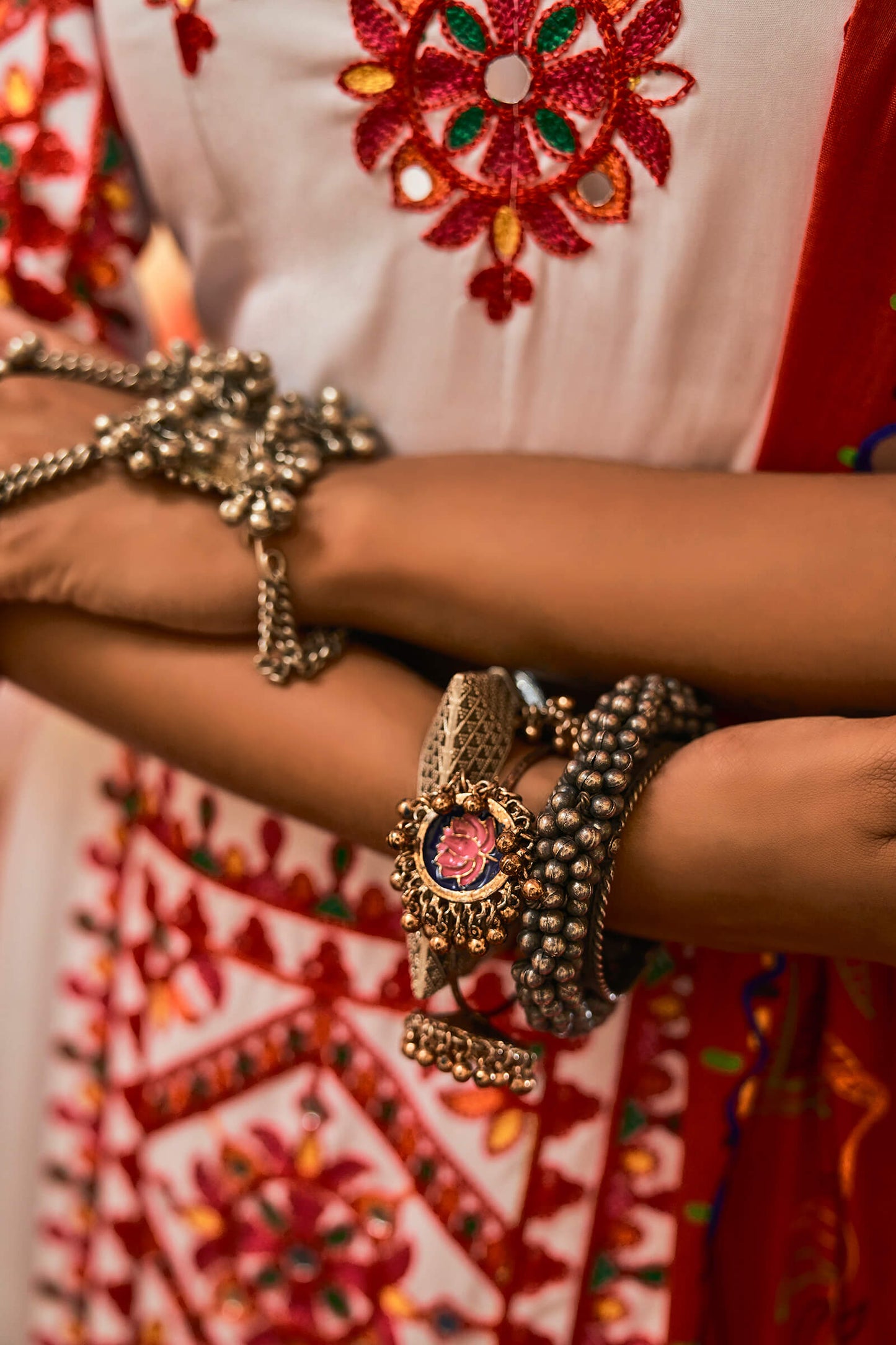 Lehenga Choli blanc et rouge spécial Navratri traditionnel en coton maslin