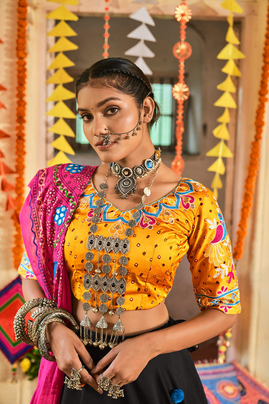 Lehenga Choli noir et jaune spécial Navratri traditionnel en coton maslin