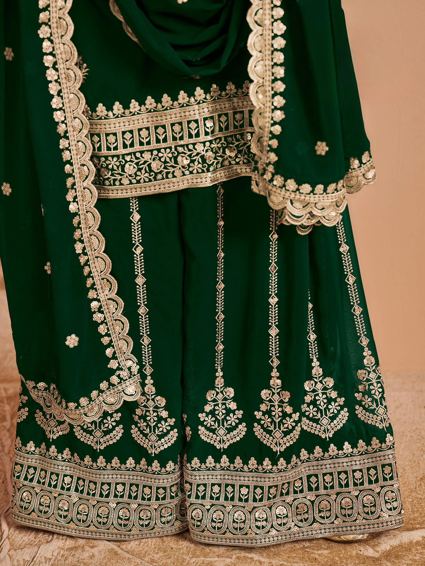 Grüner festlicher Salwar-Anzug aus Georgette-Imitat