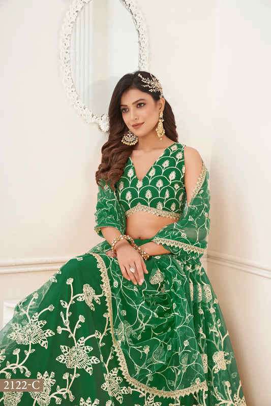 Lehenga Choli en filet vert avec broderie en fil de coton blanc, travail en zari et broderie de sequins