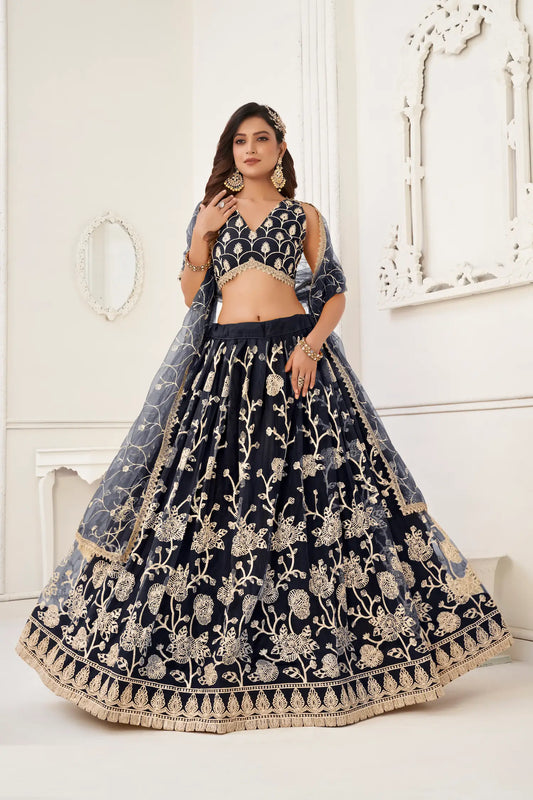 Lehenga Choli en filet noir avec broderie en fil de coton blanc, travail en zari et broderie de sequins
