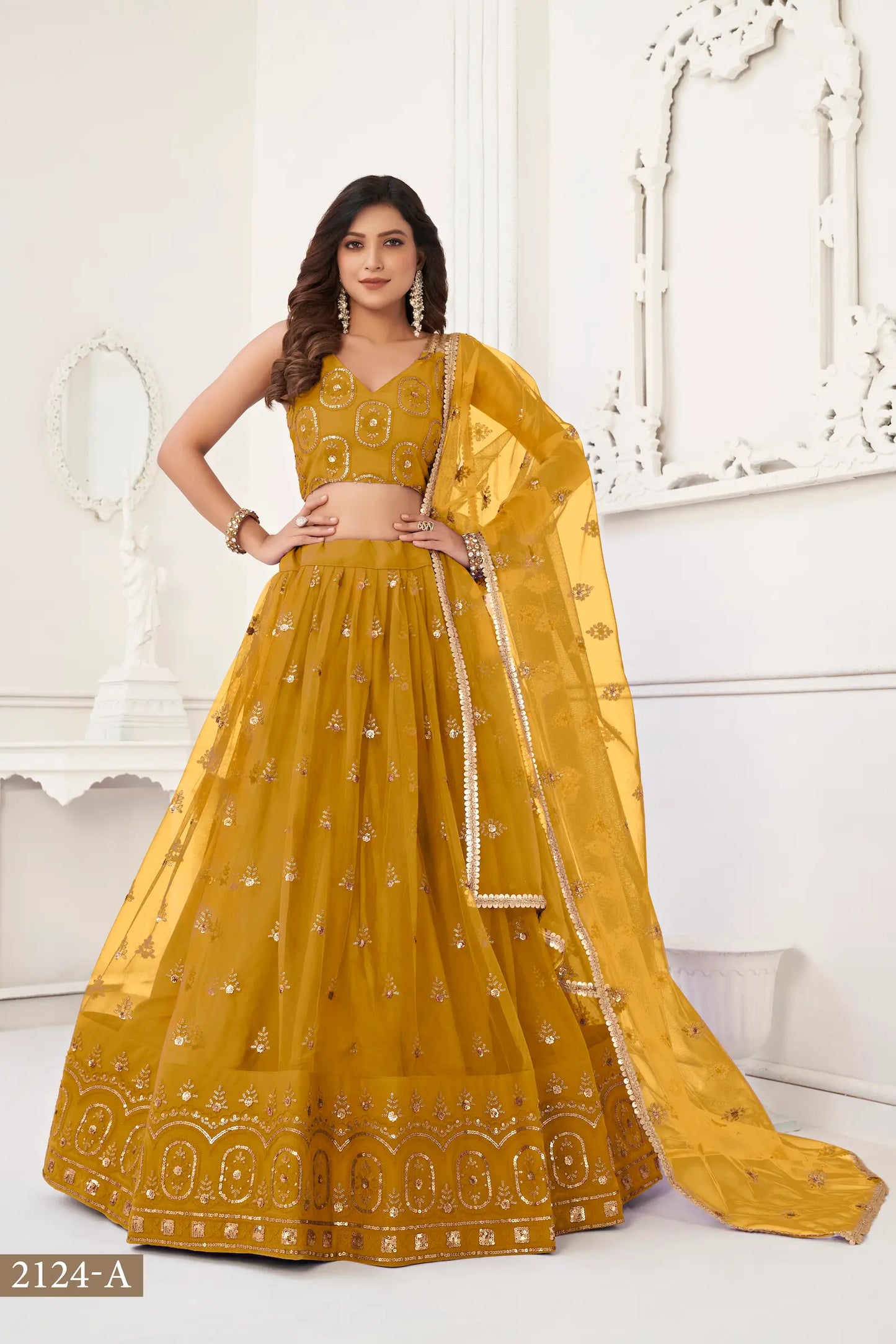 Lehenga Choli en filet moutarde avec broderie en fil et travail de sequins