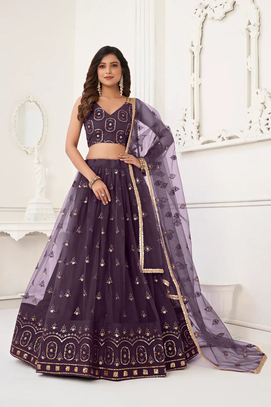 Dunkelvioletter Netz-Lehenga-Choli mit Fadenstickerei und Paillettenstickerei