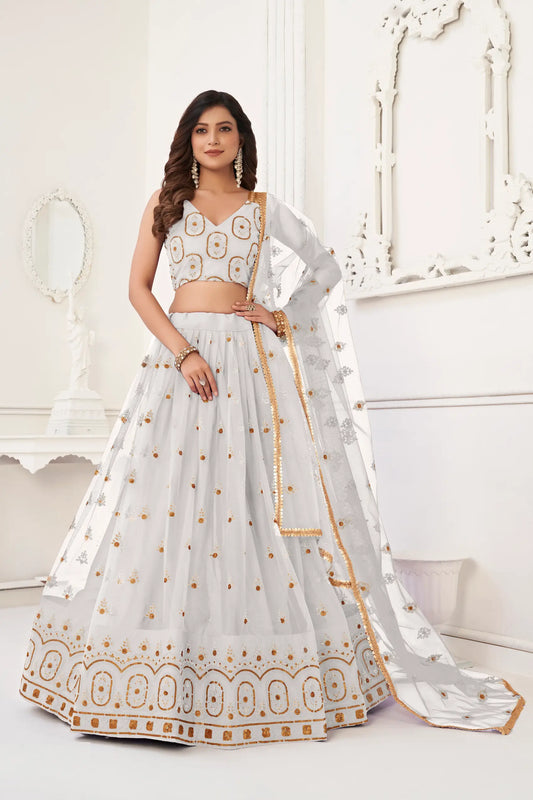Lehenga Choli en filet blanc cassé avec broderie en fil et broderie de sequins