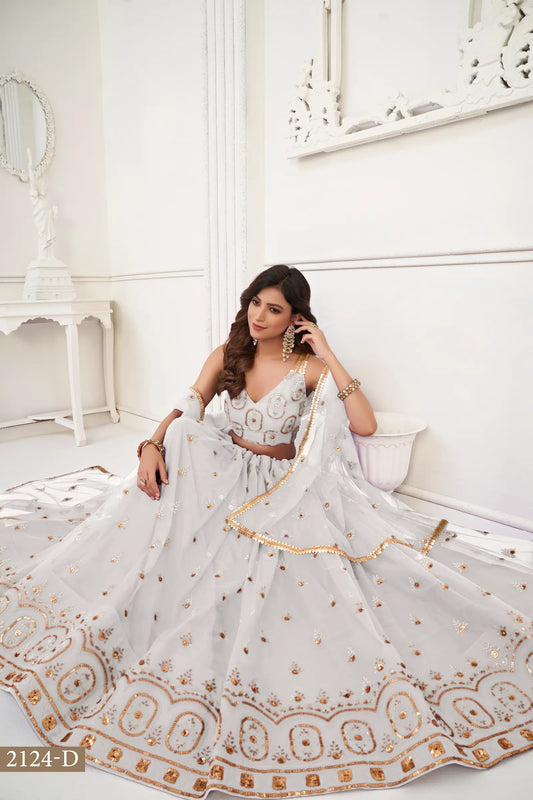 Lehenga Choli en filet blanc cassé avec broderie en fil et broderie de sequins