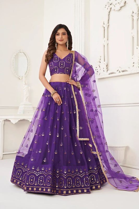 Lehenga Choli en filet violet avec broderie en fil et travail de sequins