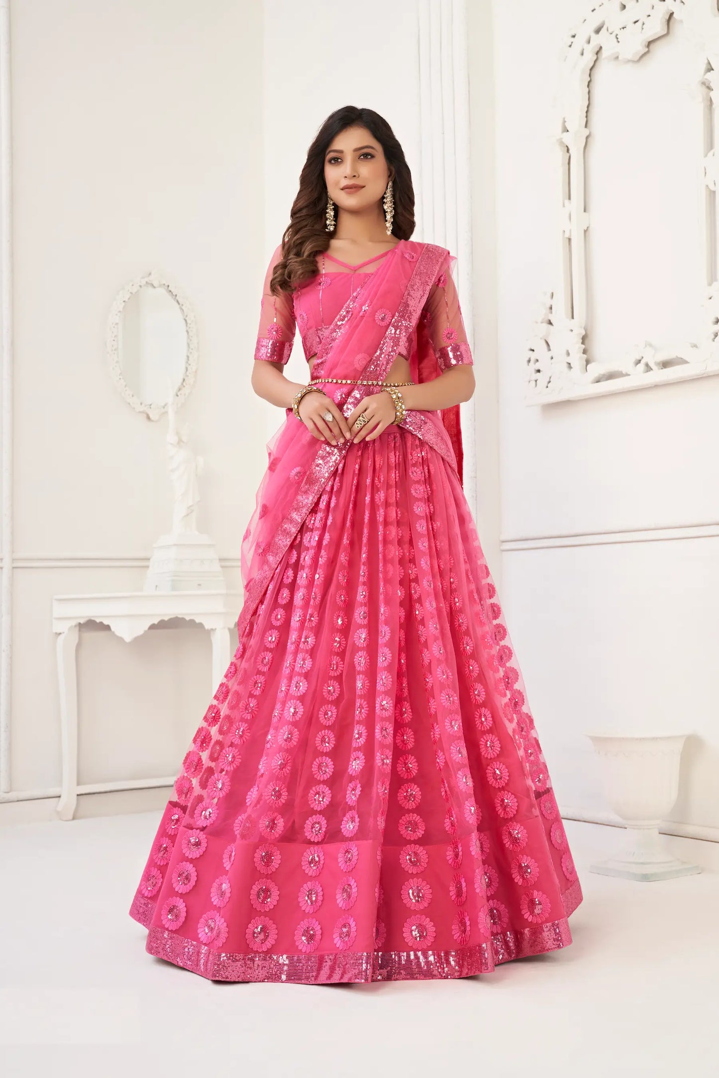 Tenue Indienne Rose fuschia vif | Lehenga Choli de Cérémonie | Robe de Mariage en Tulle avec Broderies Délicates