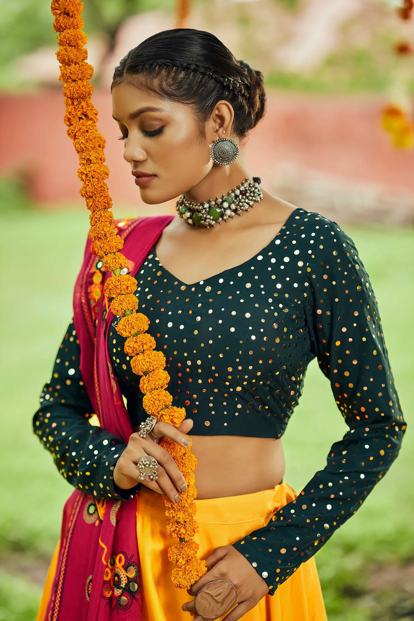 Lehenga Choli Navratri jaune et vert foncé imprimé numérique floral en coton maslin