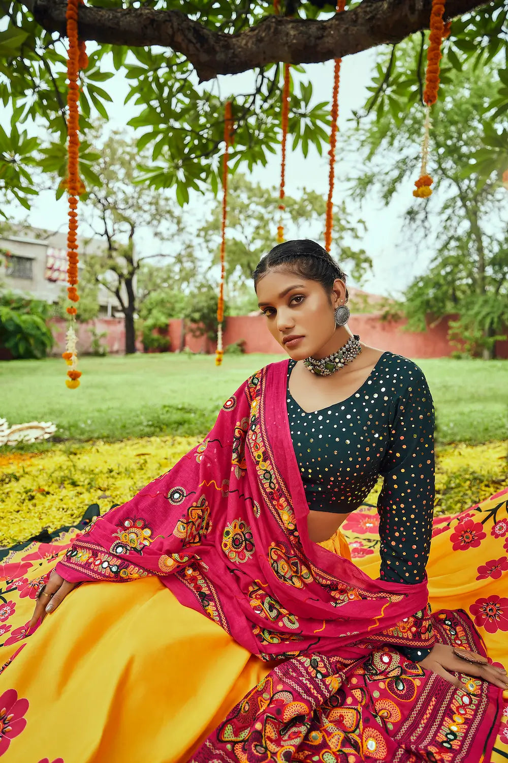 Lehenga Choli Navratri jaune et vert foncé imprimé numérique floral en coton maslin