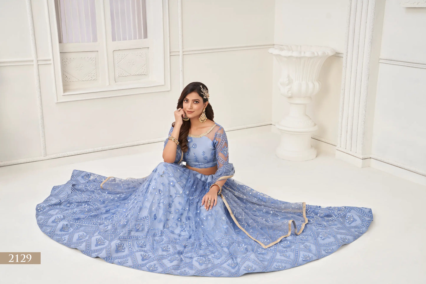 Tenue Indienne Bleu Ciel | Lehenga Choli de Cérémonie | Robe de Mariage en Tulle avec Broderies Délicates