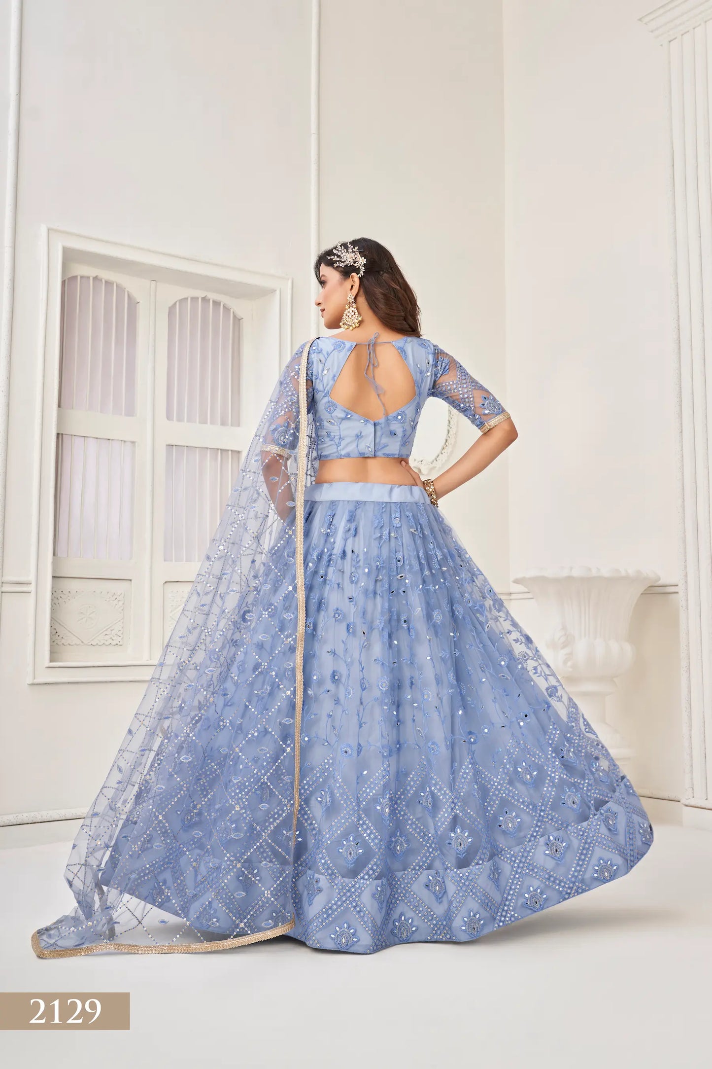 Tenue Indienne Bleu Ciel | Lehenga Choli de Cérémonie | Robe de Mariage en Tulle avec Broderies Délicates