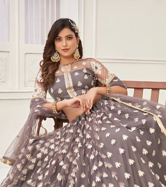 Ensemble Lehenga Choli Gris Métallisé | Tulle avec Broderies Coton et Sequins