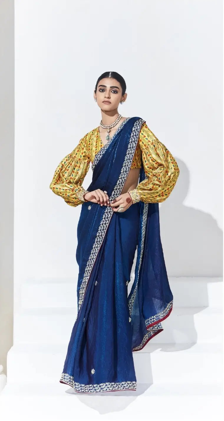 Sari bleu en organza de verre avec imprimé numérique, broderie au fil et aux sequins
