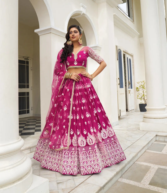 Tenue Rose fuschia foncé | Lehenga Choli de Cérémonie | Robe de Mariage en Tulle avec Broderies Délicates