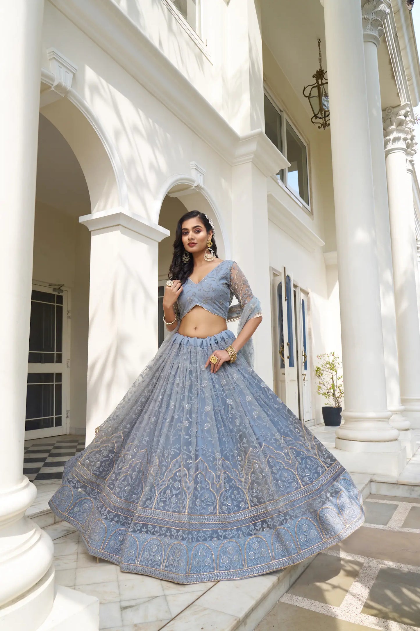 Tenue Indienne Bleu Gris | Lehenga Choli de Cérémonie | Robe de Mariage en Tulle avec Broderies Délicates