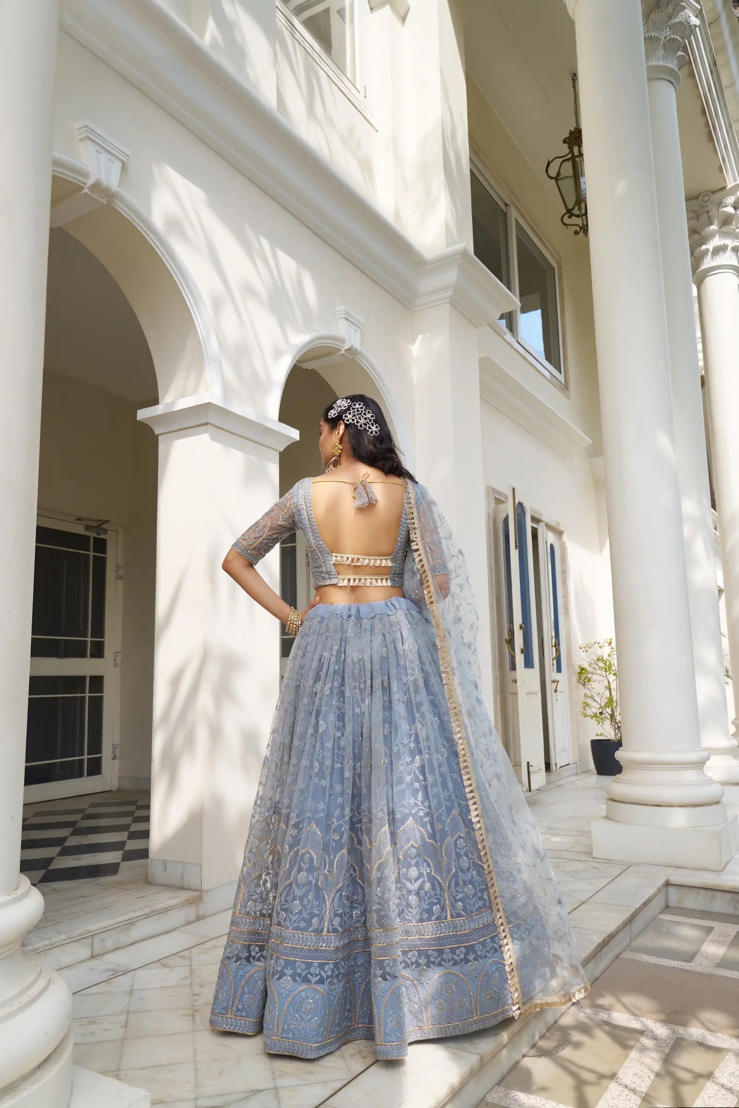 Tenue Indienne Bleu Gris | Lehenga Choli de Cérémonie | Robe de Mariage en Tulle avec Broderies Délicates
