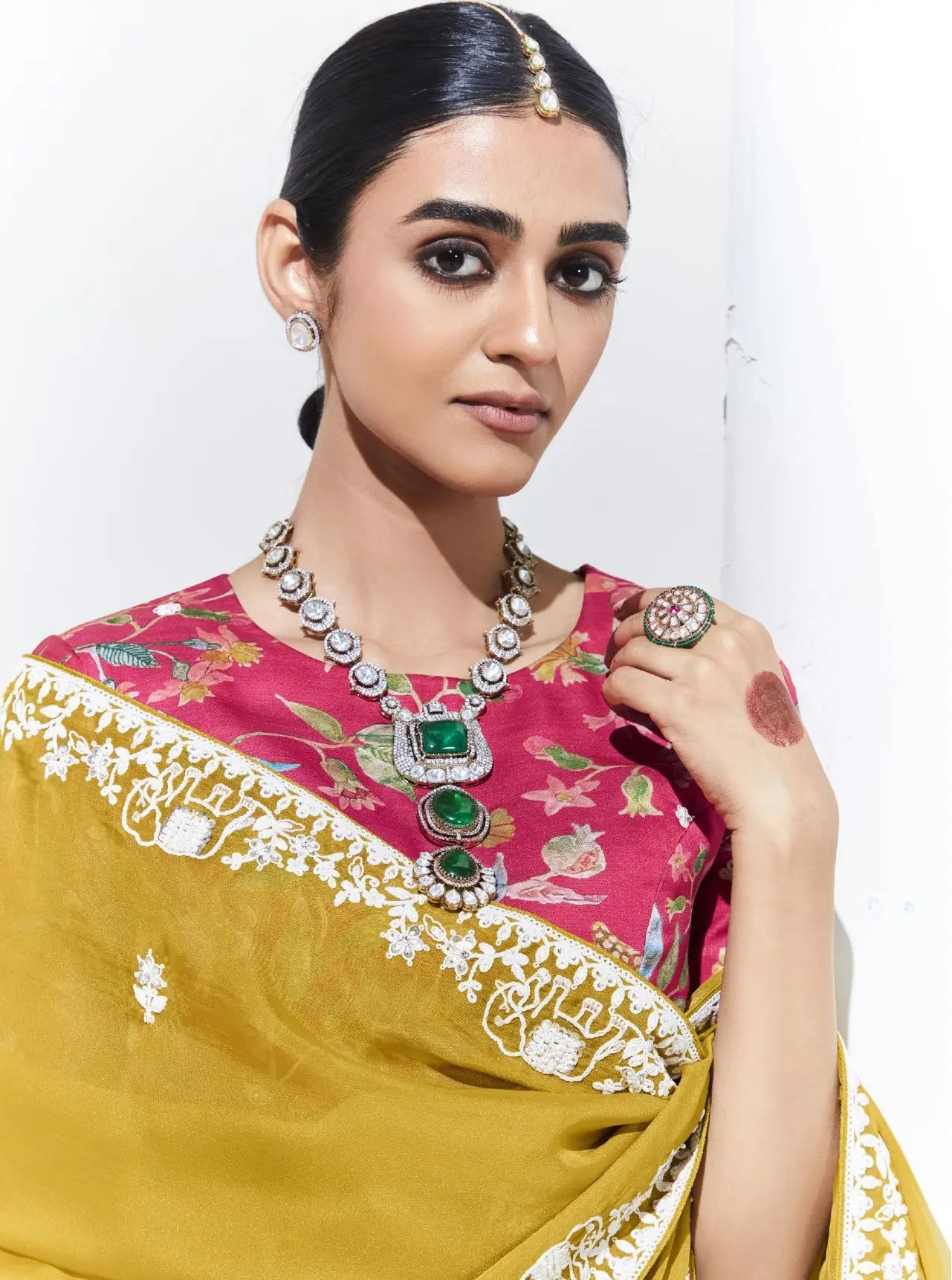 Sari jaune en organza de verre avec imprimé numérique, broderie au fil et aux sequins