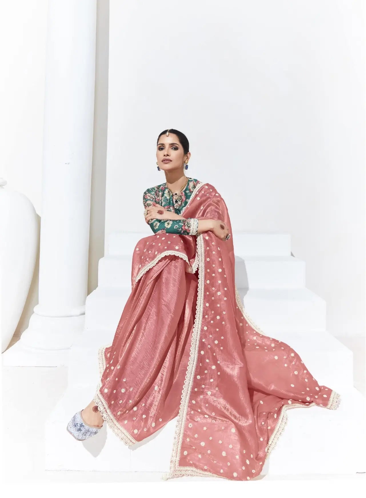 Sari pêche rose en organza de verre avec imprimé numérique, broderie au fil et aux sequins
