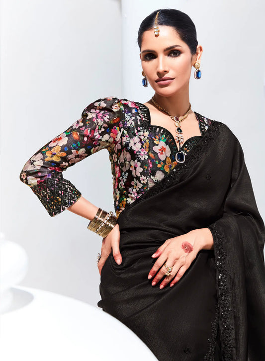 Sari noir en organza de verre avec imprimé numérique, broderie au fil et aux sequins