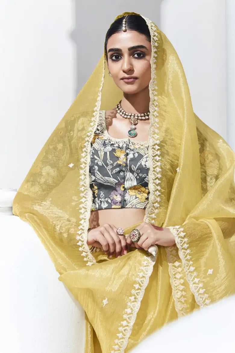 Sari en organza de verre jaune citron avec imprimé numérique, broderie au fil et aux sequins