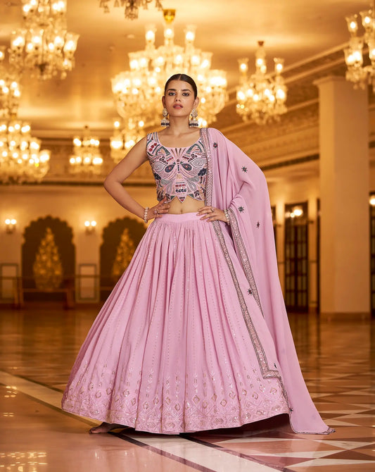 Lehenga Choli rose poudré en georgette, orné de broderies au fil et de sequins