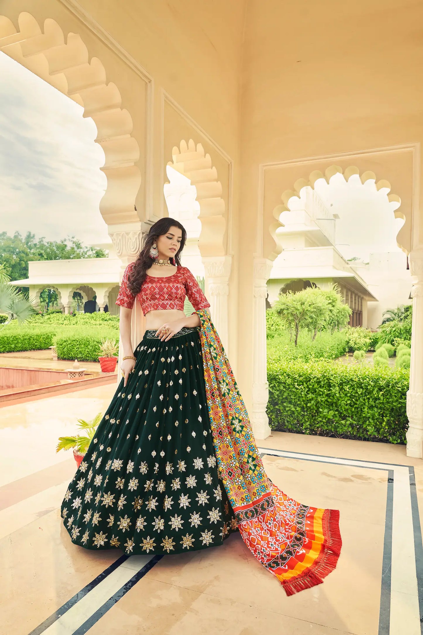 Lehenga Choli vert en georgette, orné de broderies au fil et de sequins