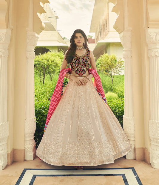 Lehenga Choli beige et multicolore en georgette, orné de broderies au fil et de sequins