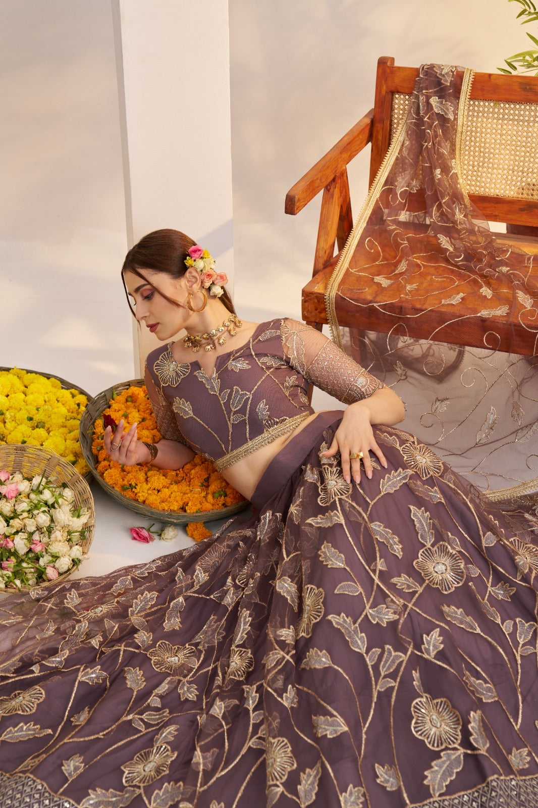 Lehenga violet doux en filet avec broderies et sequins COLLECTION MAISHA